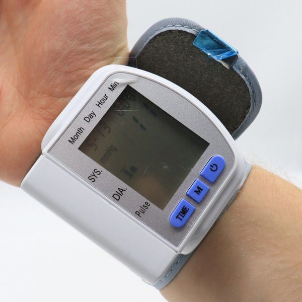 Тонометр цифровий на зап'ясті Automatic Blood Pressure + Термометр DT-8806C / Автоматичний вимірювач артеріального тиску 123457497(цей атрикул вірний) фото